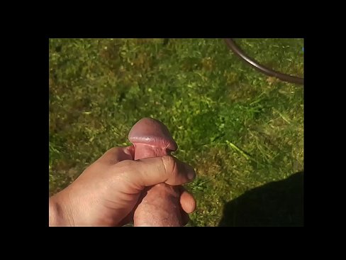 ❤️ Heit týpa lætur bleiku kisuna sína helvíti og kemur með sprautu í sumargarði ❤️❌ Klámmyndband á is.sexonfire.ru